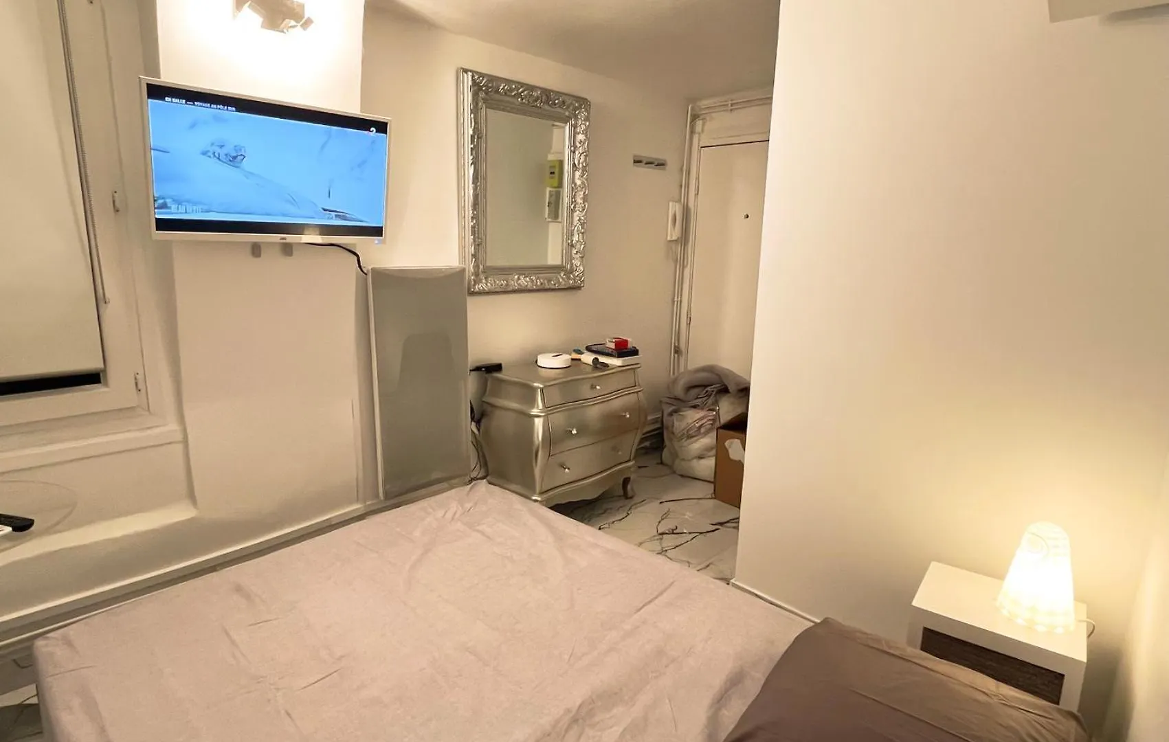 Apartment Studio Moderne Haussemann Paris